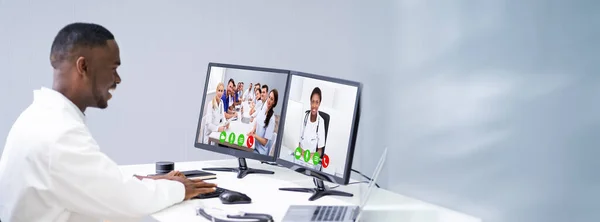 Young Male Doctor Video Conferencing Medical Team Computer Desk Clinic — Stock Photo, Image
