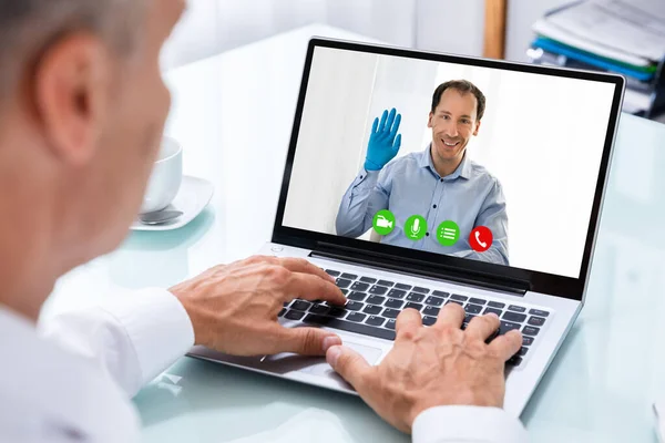 Hombre Cuarentena Coronavirus Usando Videoconferencia Para Trabajar Desde Casa — Foto de Stock