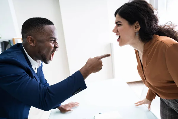 Сердиті Бізнесмени Кричать Один Одного — стокове фото