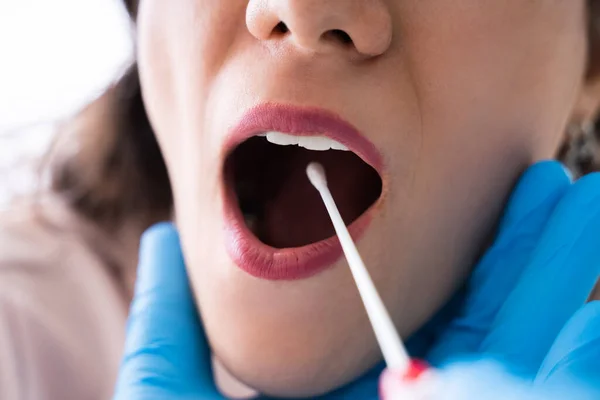 Doctor Doing Coronavirus Test Female Patient — Stock Photo, Image