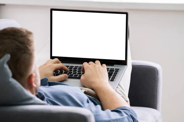 Imagem Recortada Homem Jovem Usando Laptop Casa — Fotografia de Stock