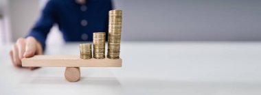 Enflasyon sırasında finansal kaldıraç ve zenginlik dengesi