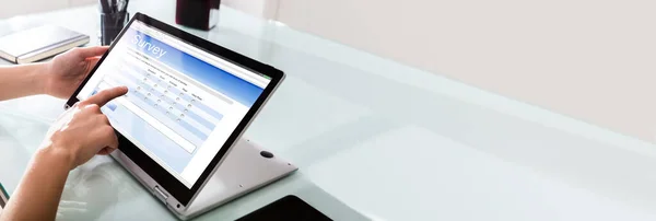Formulário Pesquisa Digital Preenchimento Tela Laptop — Fotografia de Stock