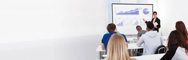 Teacher Doing Presentation Students Classroom Using Projector — Stock Photo, Image