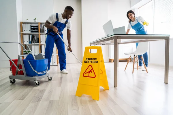 Young Male Female Cleaners Cleaning Office — Stock Photo, Image