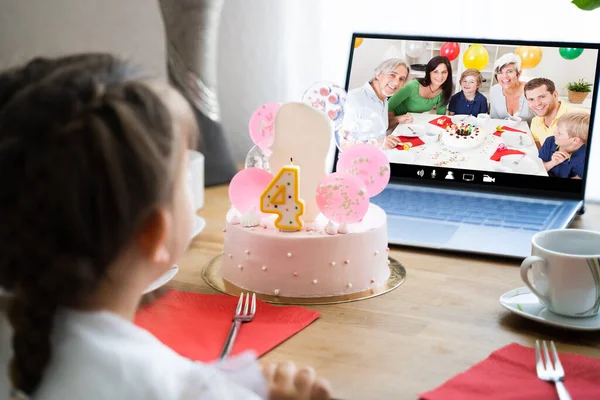 Familie Vieren Verjaardag Met Behulp Van Videoconferentie Oproep — Stockfoto