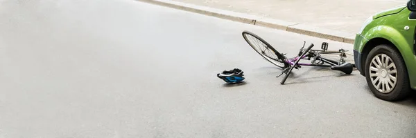 Tödlicher Unfall Mit Fahrrad Und Auto Auf Der Straße — Stockfoto