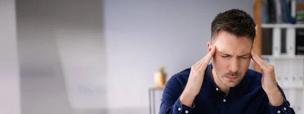 Stressvolle Verontwaardigde Man Die Vanuit Huis Werkt — Stockfoto