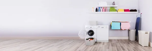 Ruang Cuci Pakaian Laundry Dan Baju Besi — Stok Foto
