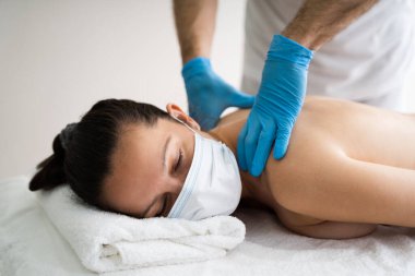 Akupresyon Masajı ve Yüz Maskesi Psikolojik Acı Terapisi