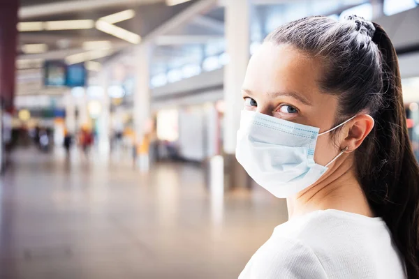 Woman Face Mask Airport Terminal Traveling — Stock Photo, Image