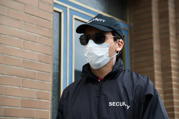 Guardia Sicurezza Piedi Faccia Maschera All Ingresso — Foto Stock