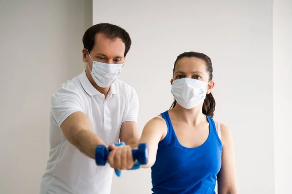 Fysiotherapie Fysiotherapeut Het Gezicht Masker — Stockfoto