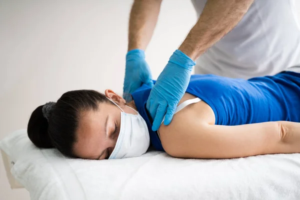 Massage Acupression Thérapie Douleur Physio Dans Masque Visage — Photo