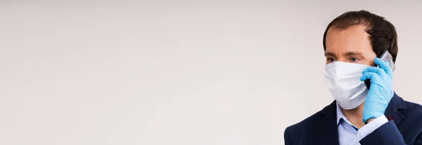 Людина Масці Рукавички Використовуючи Мобільний Телефон Коронавірус Карантину — стокове фото