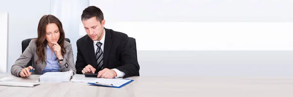 Professional Tax Accountant Woman Man Desk — Stock Photo, Image