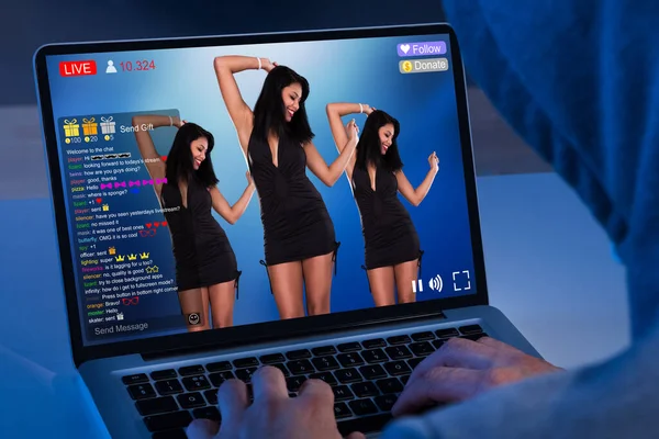 Streaming Live Dancing Video Laptop Computer — Stock Photo, Image