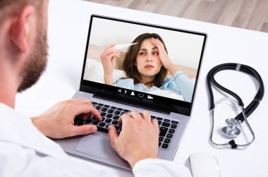 Hasta Hasta Doktorla Görüntülü Konferans Görüşmesi
