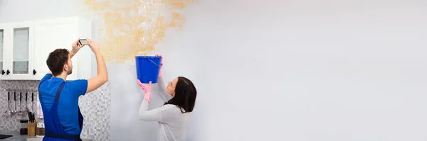 Prendre Des Photos Des Dégâts Eau Dans Maison — Photo