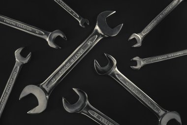 Çeşitli Metal yuvalı eğri somun anahtarları 