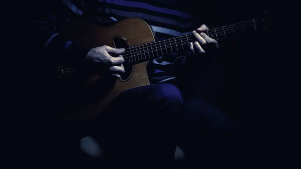 Guitarrista y Guitarra Gitana —  Fotos de Stock