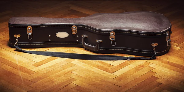 Gebrauchter Koffer für Gitarre — Stockfoto