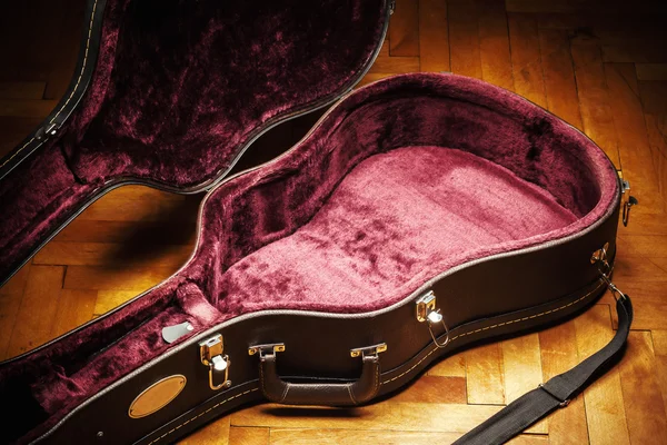 Innenraum eines Koffers für Gitarre — Stockfoto