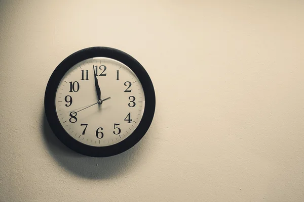 먼지가 오래 된 시계 — 스톡 사진