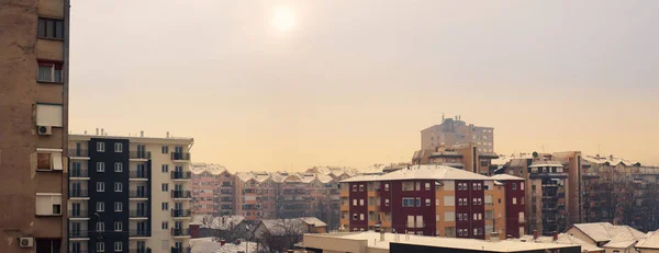 Ciudad balcánica durante el invierno — Foto de Stock