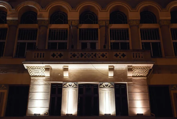 Bir eski binaların tarihsel cepheler