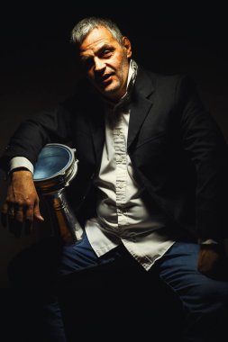 Bir perküsyoncu portresi 