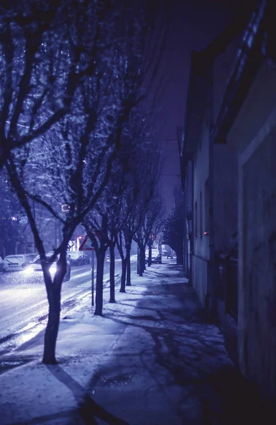 Calle oscura de los Balcanes en invierno —  Fotos de Stock