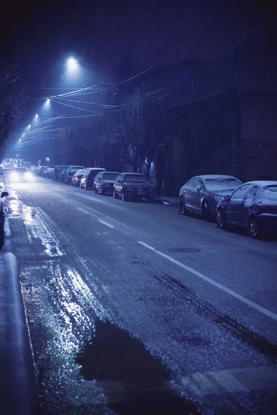 Calle oscura de los Balcanes en invierno —  Fotos de Stock