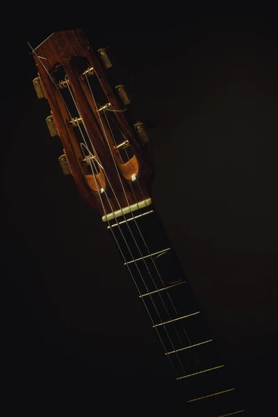 Wyświetlić zbliżenie cygańskiej gitary szyi. — Zdjęcie stockowe