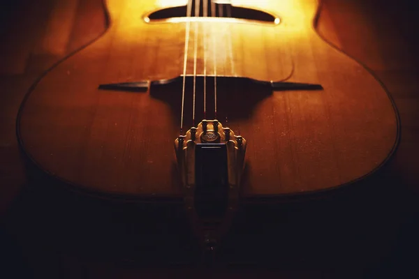 Vista de cerca del cuerpo de la guitarra gitana — Foto de Stock