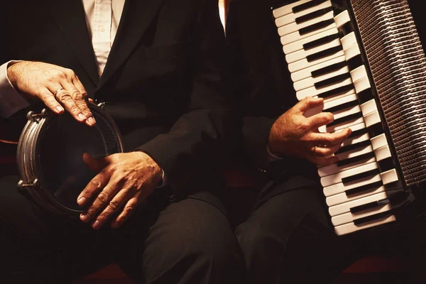 Dos músicos en sus instrumentos — Foto de Stock