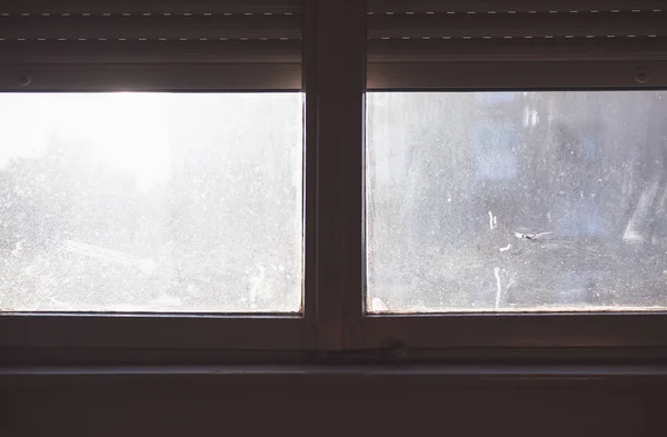 Smutsig och skinande Windows — Stockfoto