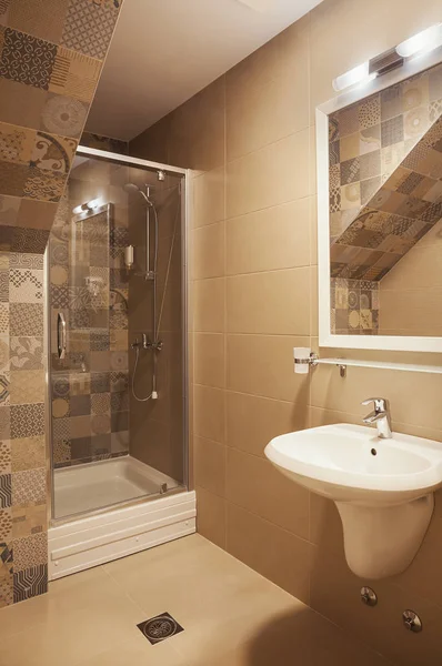 Kleines modernes Badezimmer — Stockfoto
