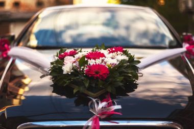 Düğün arabası süslemesi.