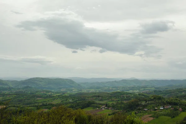 Jarní krajina v Srbsku — Stock fotografie