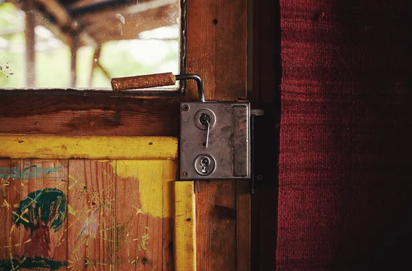 Část starých dřevěných dveří — Stock fotografie