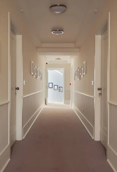 酒店房间门口 — 图库照片