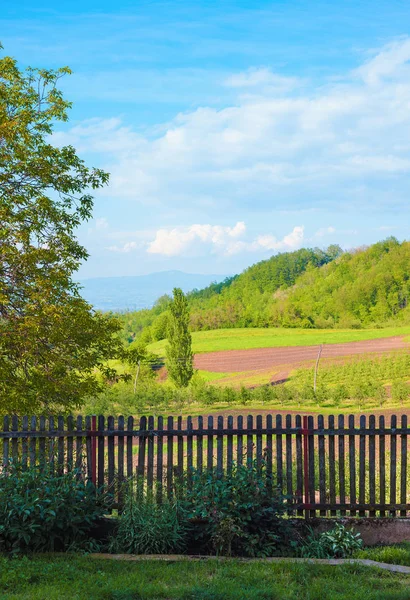 Tavasszal a szerb falu — Stock Fotó