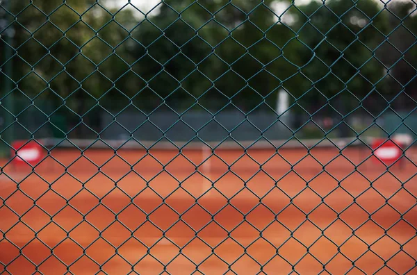 Забор теннисной местности — стоковое фото