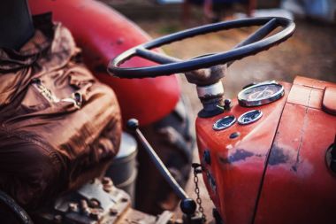 Bir traktör parçası