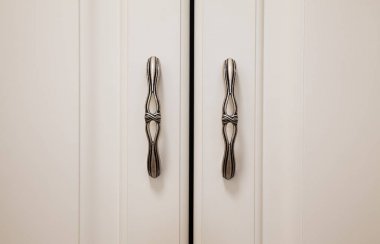 İki yeni üslup menteşeler