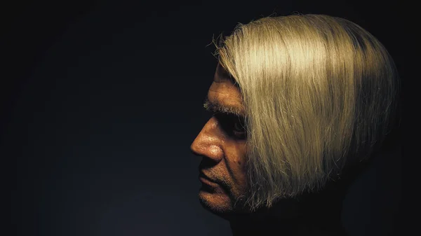 Portrait d'un homme avec coupe de cheveux drôle — Photo