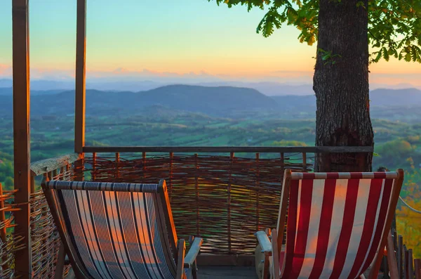 Twee fauteuils op terras — Stockfoto