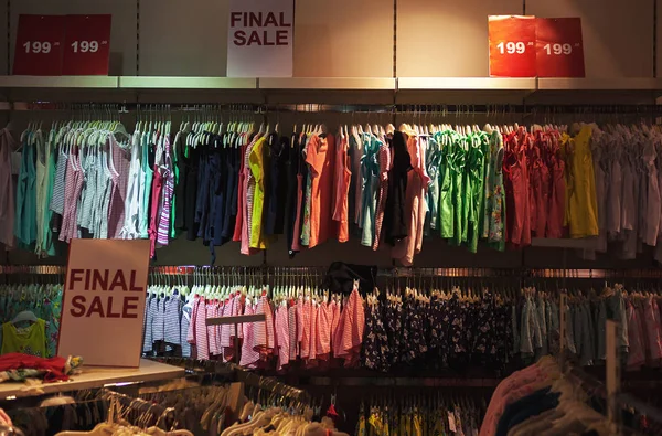 Son moda mağaza satış — Stok fotoğraf