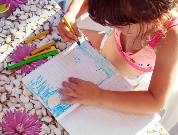 Small Girl Drawing — Stock Photo, Image